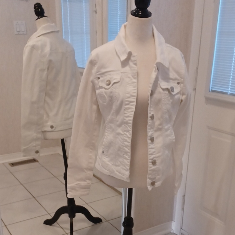 4/$60 Guess White Jean Jacket - Size Large